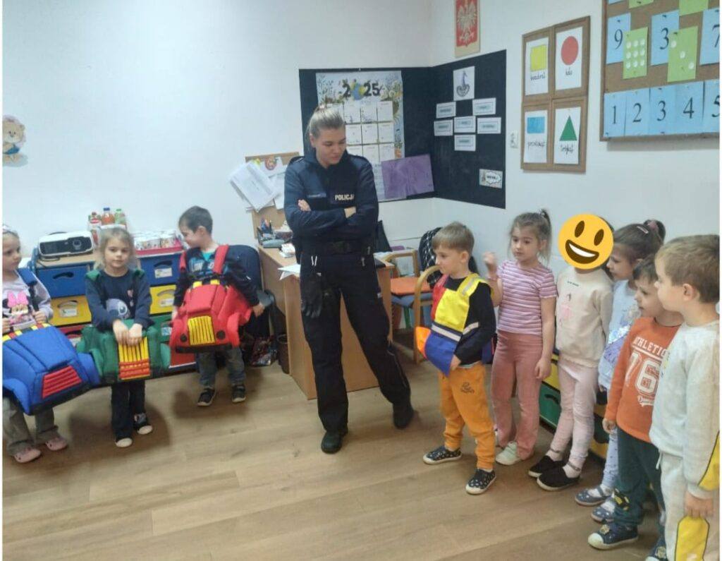 Spotkanie przedszkolaków z funkcjonariuszami policji